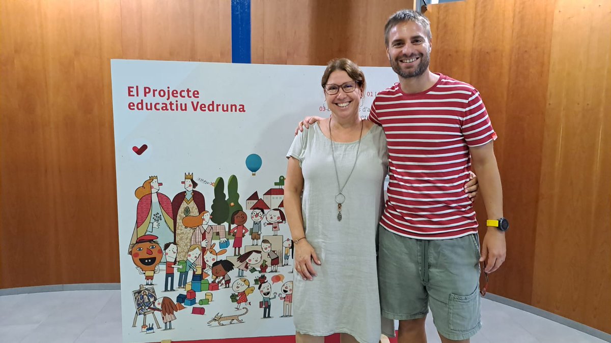 gammaextra's tweet photo. Avui #SortimAlCarrer amb l' @enricvidalmach i anem a viure la tornada a l'escola, concretament a @VedrunaVila.
Parlem amb Sergi Condis, el seu director, i la Dolors Queralt, docent i psicopedagoga. https://t.co/8Ifc5FG314