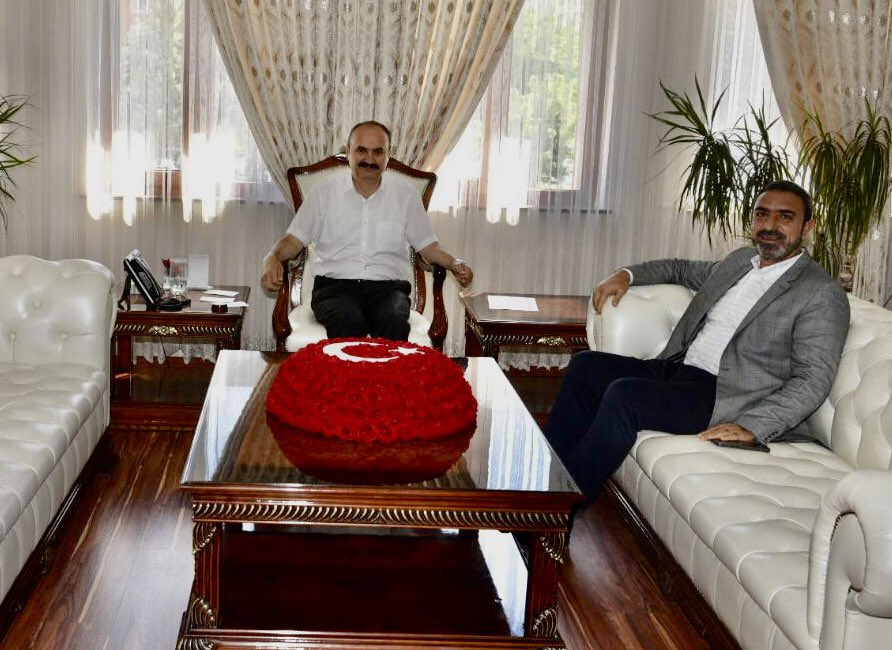 batmanvaliligi's tweet photo. Valimiz Ekrem Canalp, Anadolu Aslanları İşadamları Derneği (ASKON) Batman Şube Başkanı Selman Nasıroğlu’nu makamında kabul etti. https://t.co/eePSd5vEAR