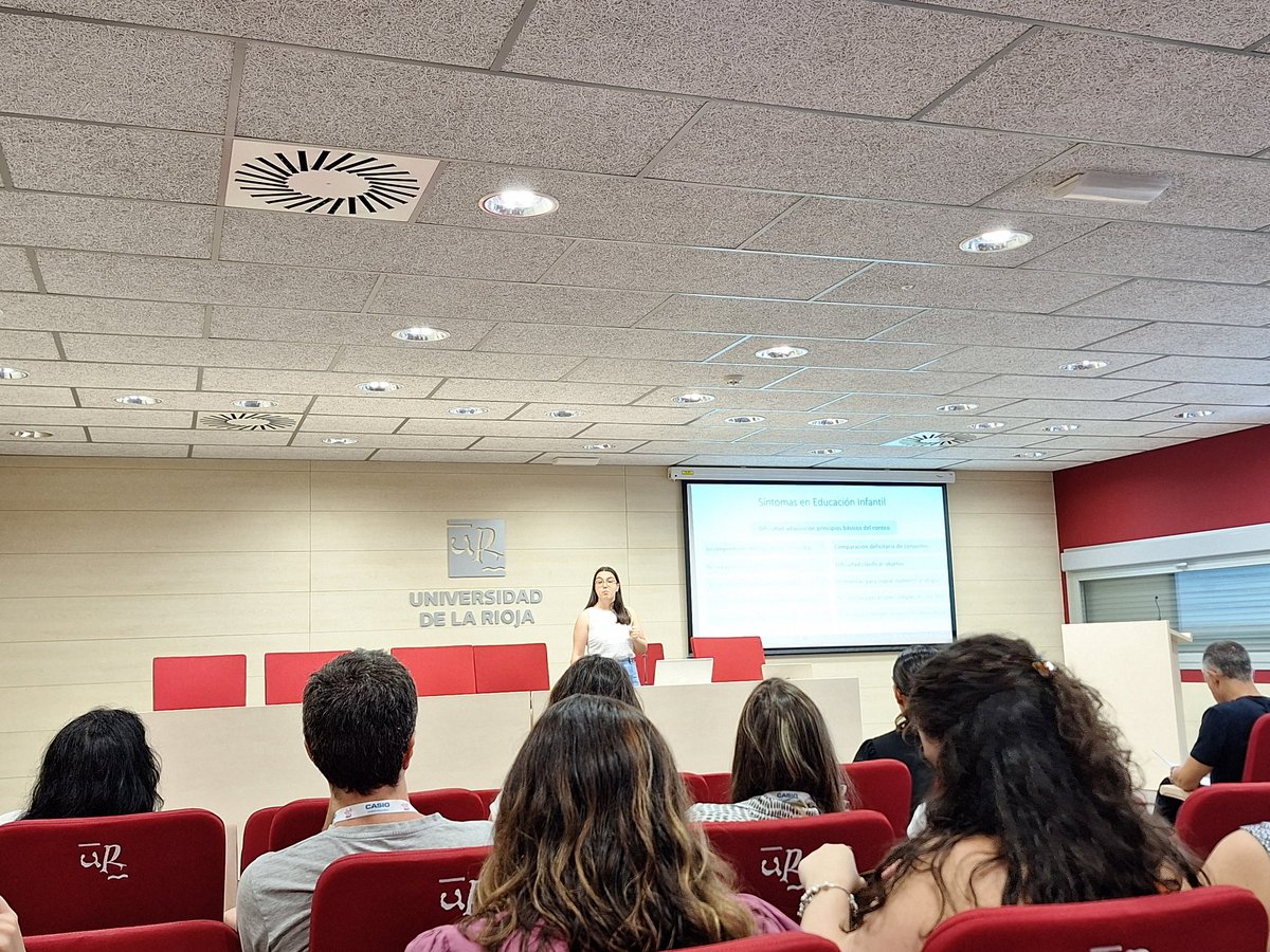 Iniciamos el día en la #XXVISEIEM <a href="/_SEIEM/">SEIEM</a>, en el grupo de Investigación en Educación Matemática Infantil. Presentación de Estefanía Espina, compañera del <a href="/EduMat_UVa/">EduMat_UVa</a>, sobre su investigación en discalculia