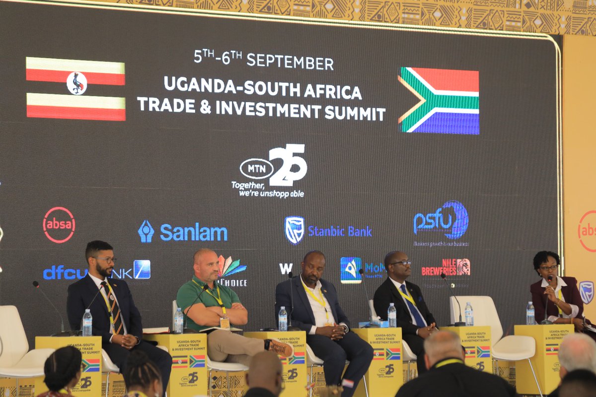 My dude Arif Montsi on the podium at Uganda-South Africa trade & investment summit. They've signed a mega deal related to the making of transformers out there. Great to see two African countries trading between themselves. Speed up AcFTA implementation!
