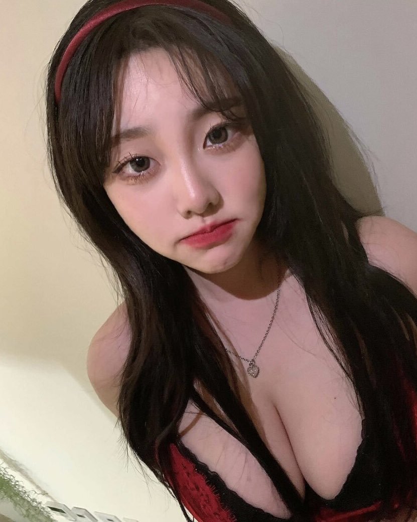 点赞送私照喽 https://t.co/CElWlPRaYC