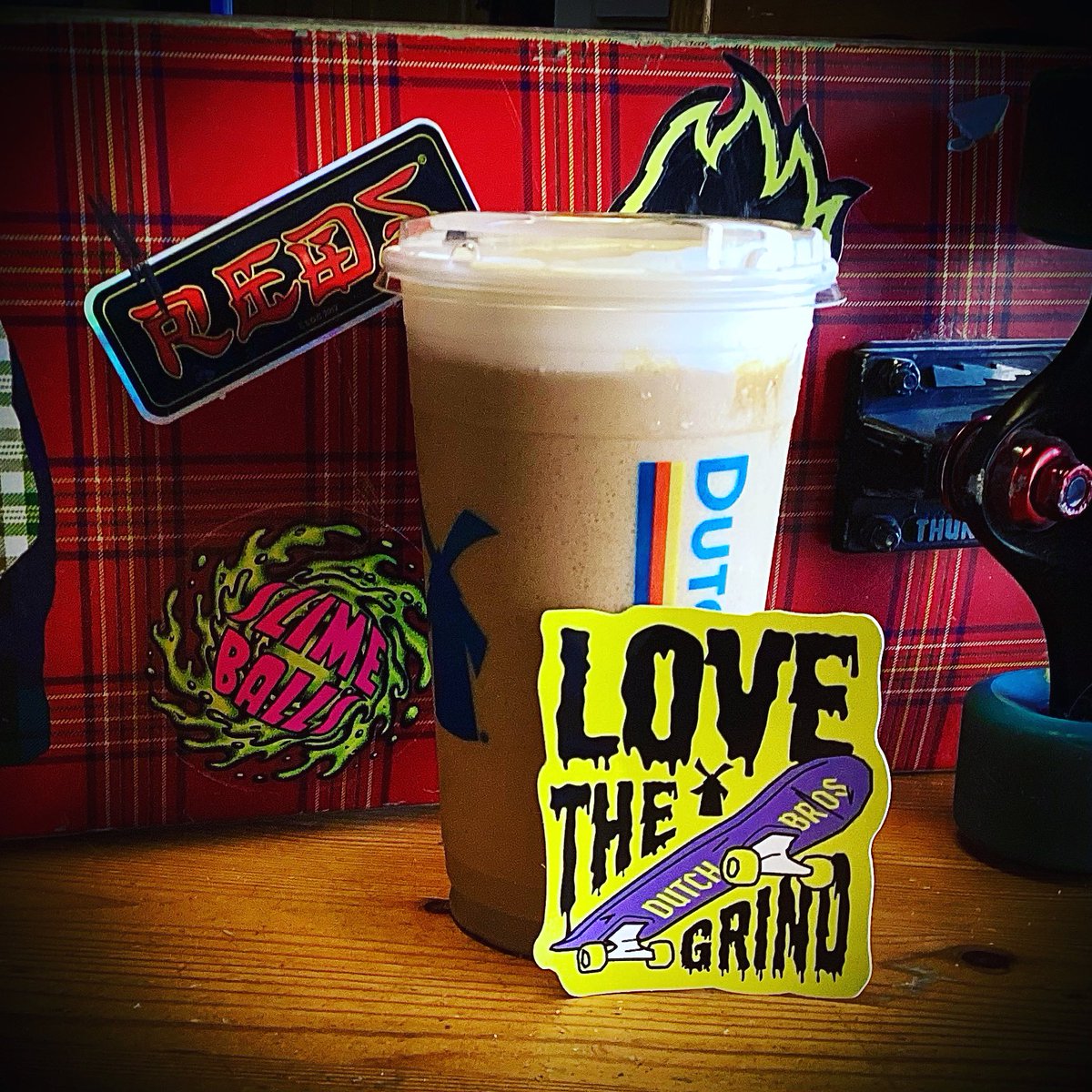 lisathegeekmom's tweet image. #stickerdrop today at #dutchbroscoffee.
I grew skating, so this one was much appreciated.

#skateboarding #dutchbrothersstickers