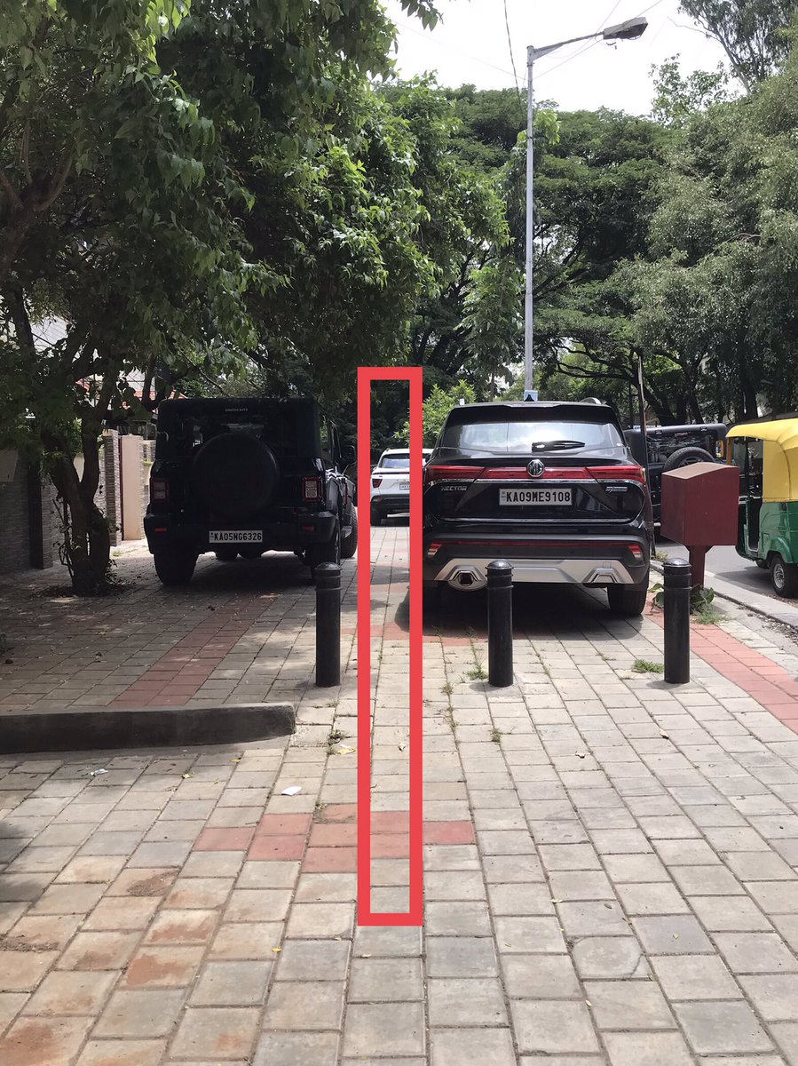 WF_Watcher's tweet photo. When you own a Big house 🏡, Wide footpath comes as a Bonus for parking. Pedestrians can anyhow sneak through the narrow highlighted path (RED). Good set of vehicles btw!

📍Bull Temple Road, Basavanagudi
@blrcitytraffic @basvanguditrfps https://t.co/8pTYYHaGUa