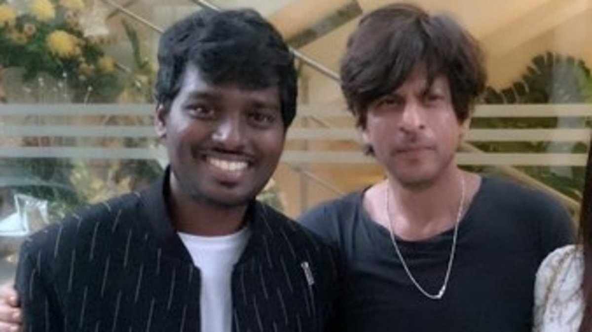 RaunaqMangottil's tweet photo. No problem in saying this:
It took a Tamil filmmaker to remind Bollywood of the one thing they pioneered and lost:
The art of true-blue, unashamed, uninhibited MASALA CINEMA.

#Jawan is OG Bollywood, reborn🔥🕊️
Ofcourse there are flaws, but the joy makes you blind https://t.co/ZBxVIrNcXA