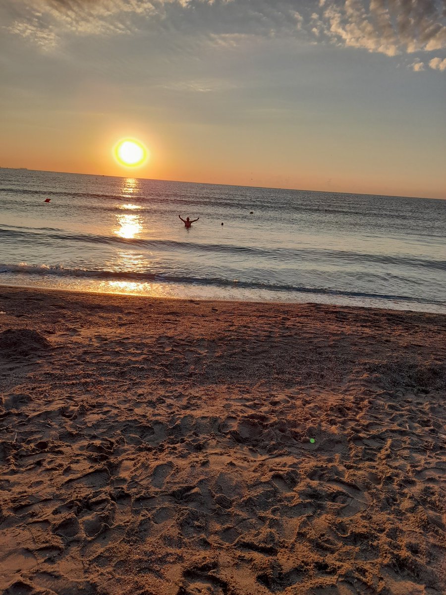 CClementa's tweet image. Când soarele sărută marea
#Româniameafrumoasa