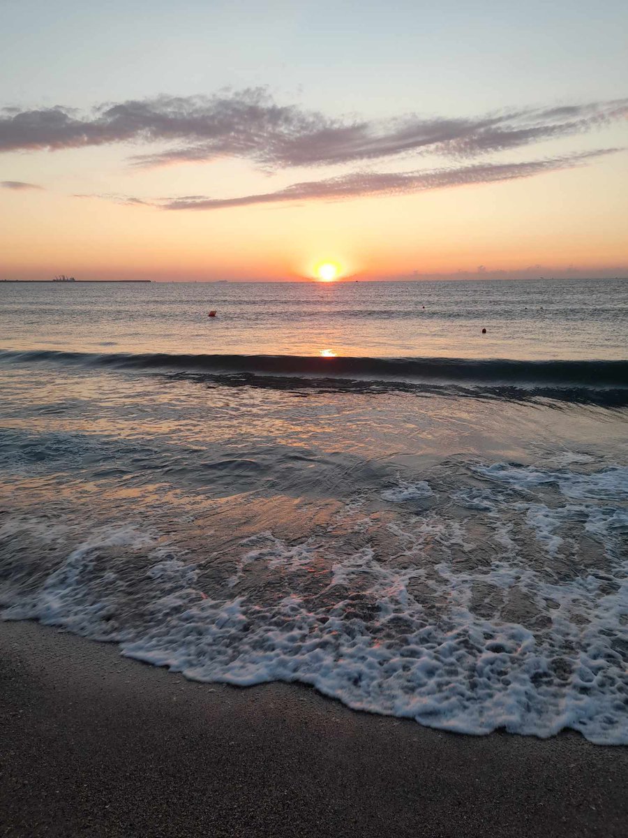 CClementa's tweet image. Când soarele sărută marea
#Româniameafrumoasa