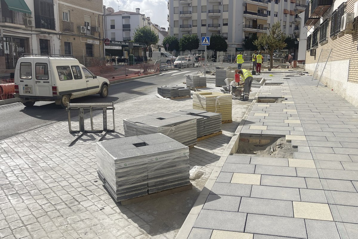 AytoAntequera's tweet photo. 📰 #EsNoticia
🧱 Avenida de La Legión: más espacios para el peatón y más zonas verdes

Las obras, que cuentan con un presupuesto de casi 1,2 millones €, se encuentran al 70% de su ejecución 

📲 Más información:
https://t.co/0tVO86osu4

#Antequera es #MásCiudad https://t.co/eZ3vlsRiBJ
