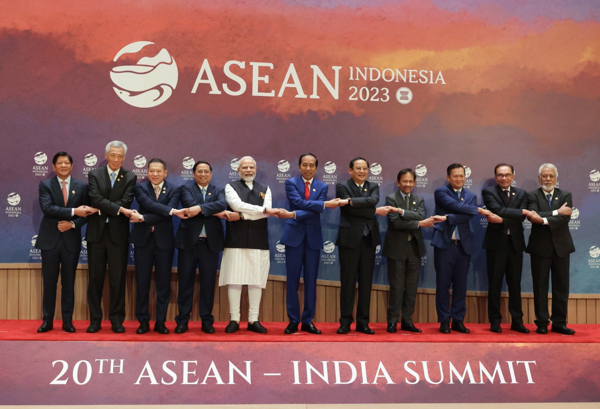 PMOIndia's tweet photo. PM @narendramodi and @ASEAN leaders meet in Jakarta, Indonesia. https://t.co/HoGFUncdVu