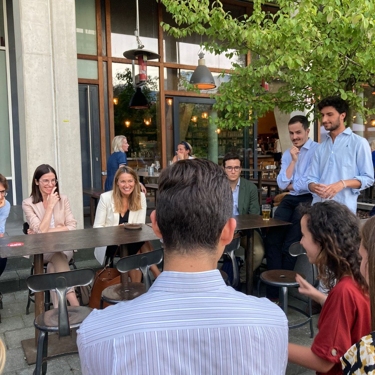 Ayer convocamos la primer encuentro VINCES #Under30s en Bruselas.

Un encuentro informal, impulsado por nuestra EU Affairs Consultant, Marta Navas, en el que jóvenes profesionales del ámbito de la #Energía y del #Clima han podido intercambiar perspectivas sobre las políticas