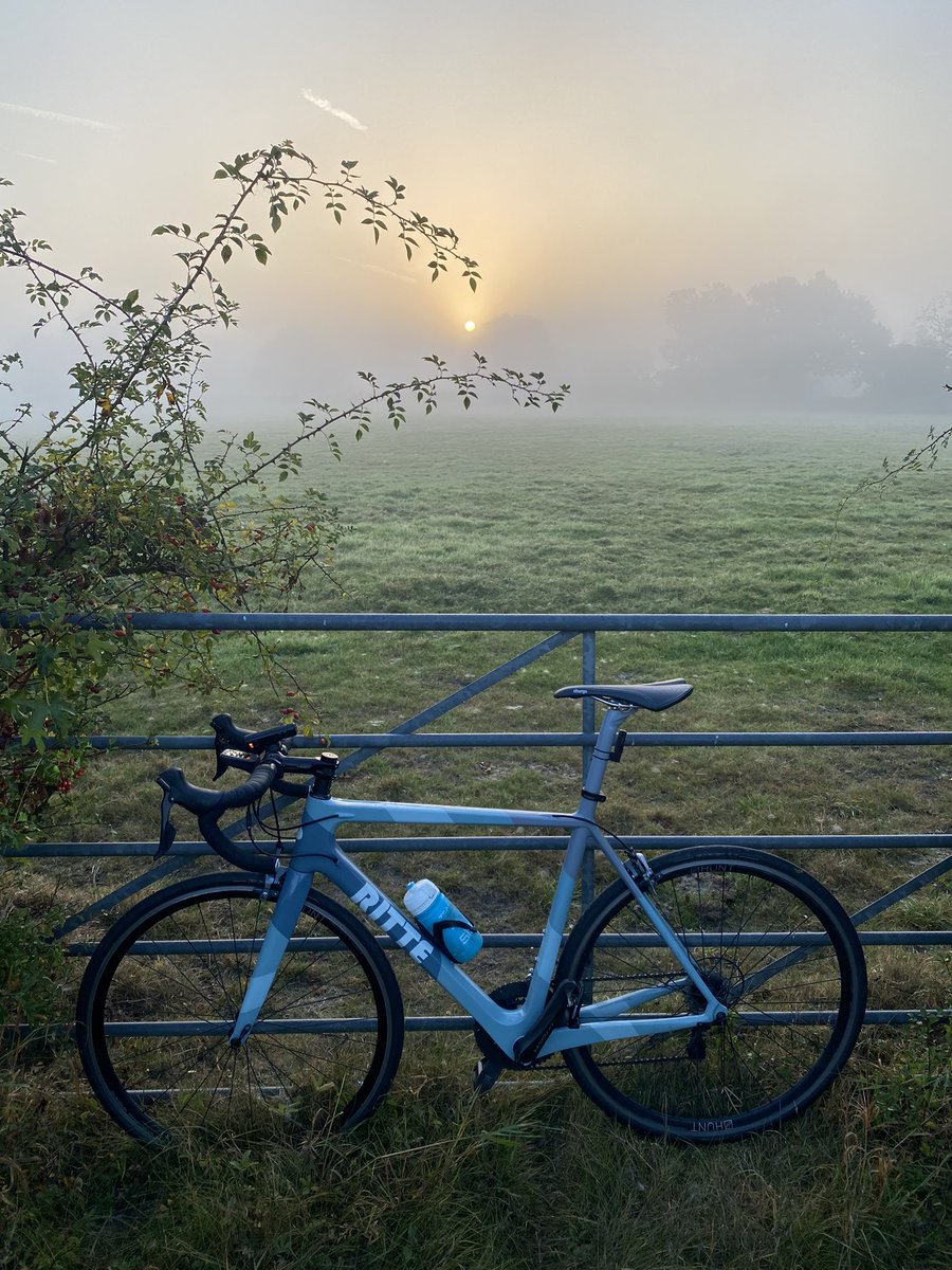 cookindustries's tweet photo. Up with the sun #bike #commute #reigate #ritte #funandglory https://t.co/k9AmBDGJTl