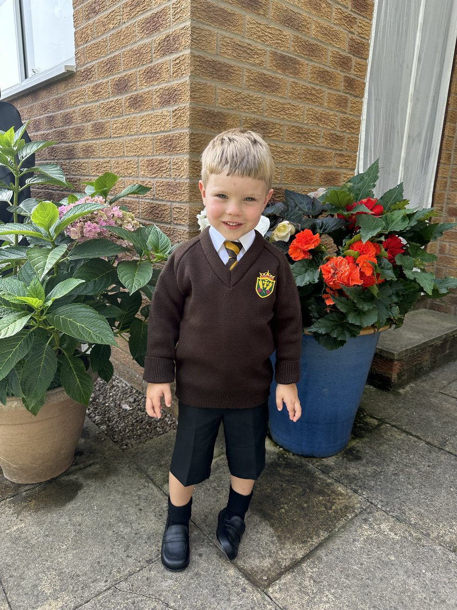 AndyCupit's tweet photo. First day at school. Where did that four and a half years go?! https://t.co/yOROxIZ5kQ