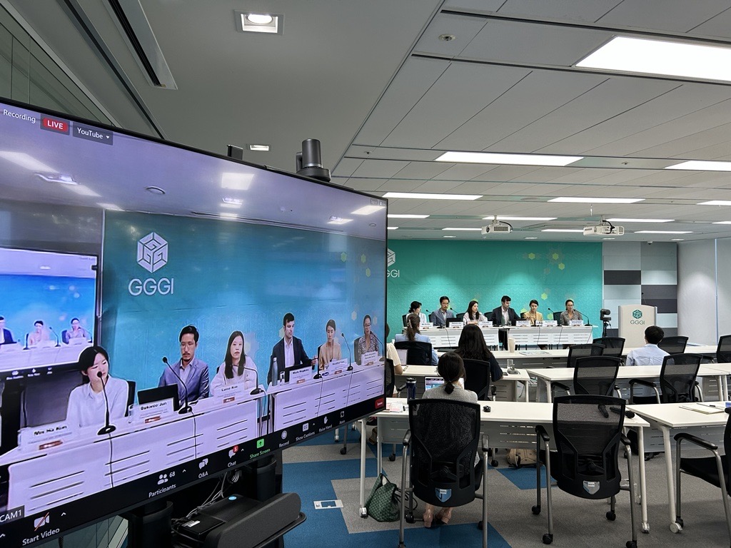 gggi_hq's tweet photo. 📣#HappeningNow:
At #TogetherToNetZero Heather Lee, Steel team Lead at SFOC suggested a Demand-Market for Green Steel🌱 and Energy Transition⚡ to address Air Pollution🌏
#TogetherForCleanAir
🔗https://t.co/CbbTePhSiY (Livestream)
Don't miss upcoming sessions on Green Jobs💚 https://t.co/UdPgKQOcSH