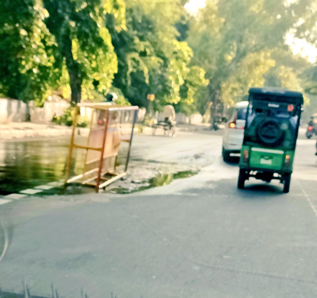 San4sure's tweet photo. This damaged pipeline under the road pothole near District Centre Janakpuri Flyover goes unnoticed by officials for over two months now - #barricaded #waterwastage #pipelinerepair @MCDdelhi @ArvindKejriwal @narendramodi @CMODelhi @SDMC_Official @DelhiGovDigital @pwddelhi https://t.co/7tVCj9EkAo