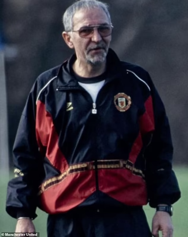 FootballTalkHQ's tweet photo. 🚨💣 Manchester United made convicted pedophile Geoff Konopka 'guest of honor' at Old Trafford and celebrated his career despite him being banned from the game: Club 'were unaware women's coach got four years for offenses against girls. [@MailSport] https://t.co/v6KrPyaouM