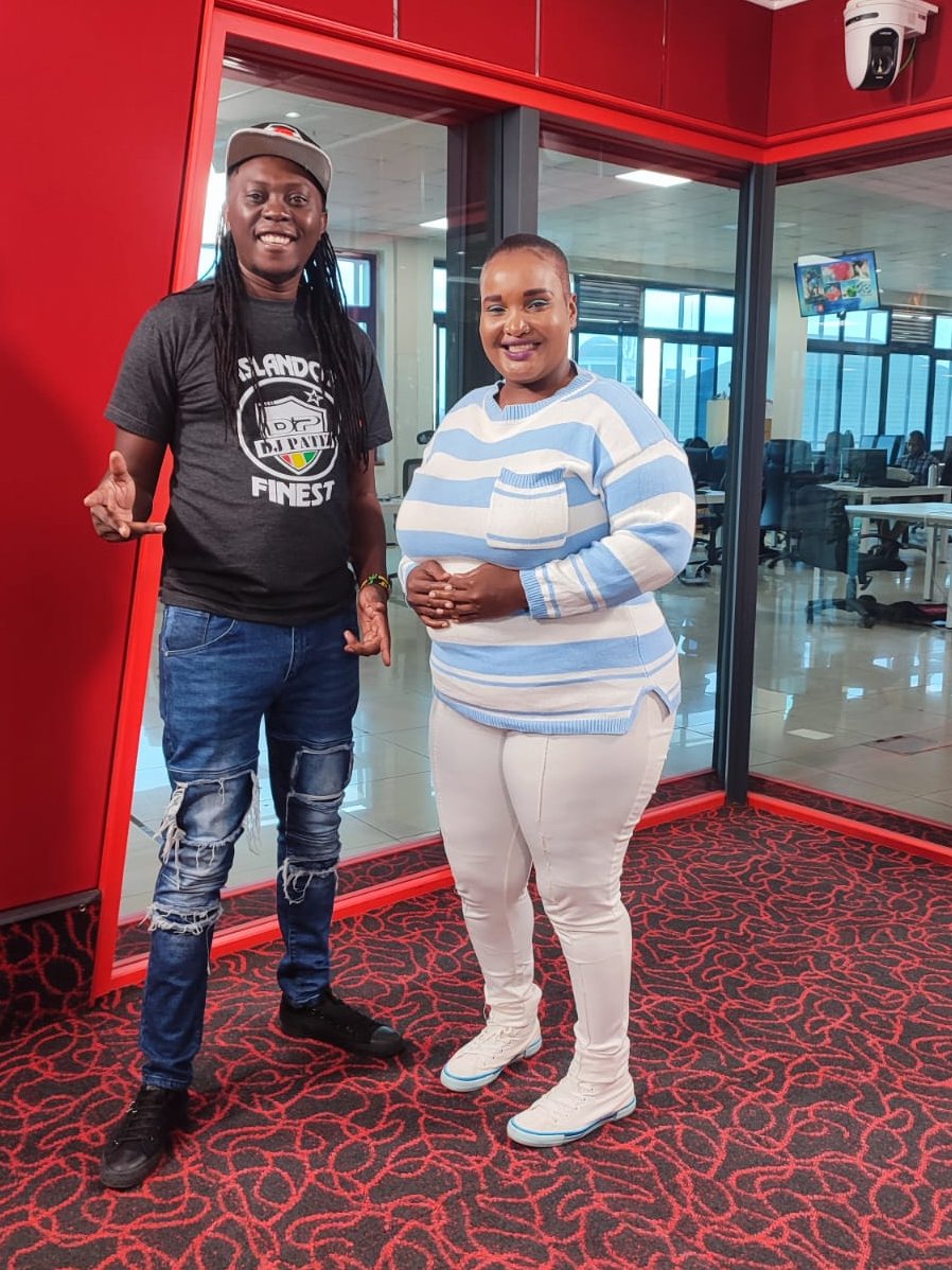 #Vybeayard wozza! Ndio ao sisi  tuki rep mtaa, vector, sacco, mboggi na ma area asapa <a href="/VybezRadioKE/">Vybez Radio</a>  tuko na <a href="/deejaypatiz/">DEEJAY PATIZ</a> kasongee!