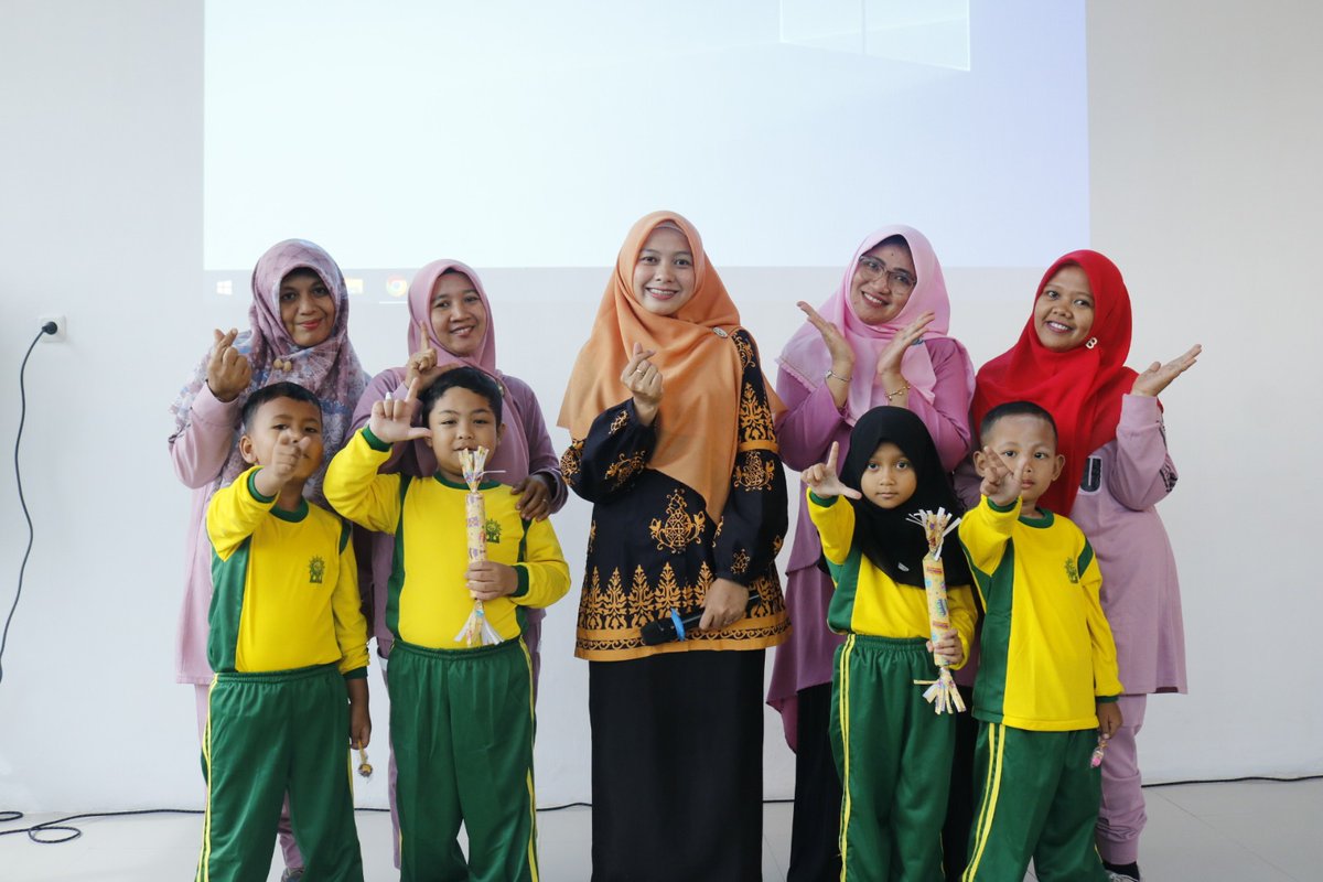 DispusipPKU's tweet photo. Kunjungan adik-adik dari Tk Aisyiyah ke Perpustakaan Tenas Effendy Kota Pekanbaru....
Coba tebak apa nih nama program kita ??

https://t.co/OS2aT3ZUeS https://t.co/ed7CjqGPt7