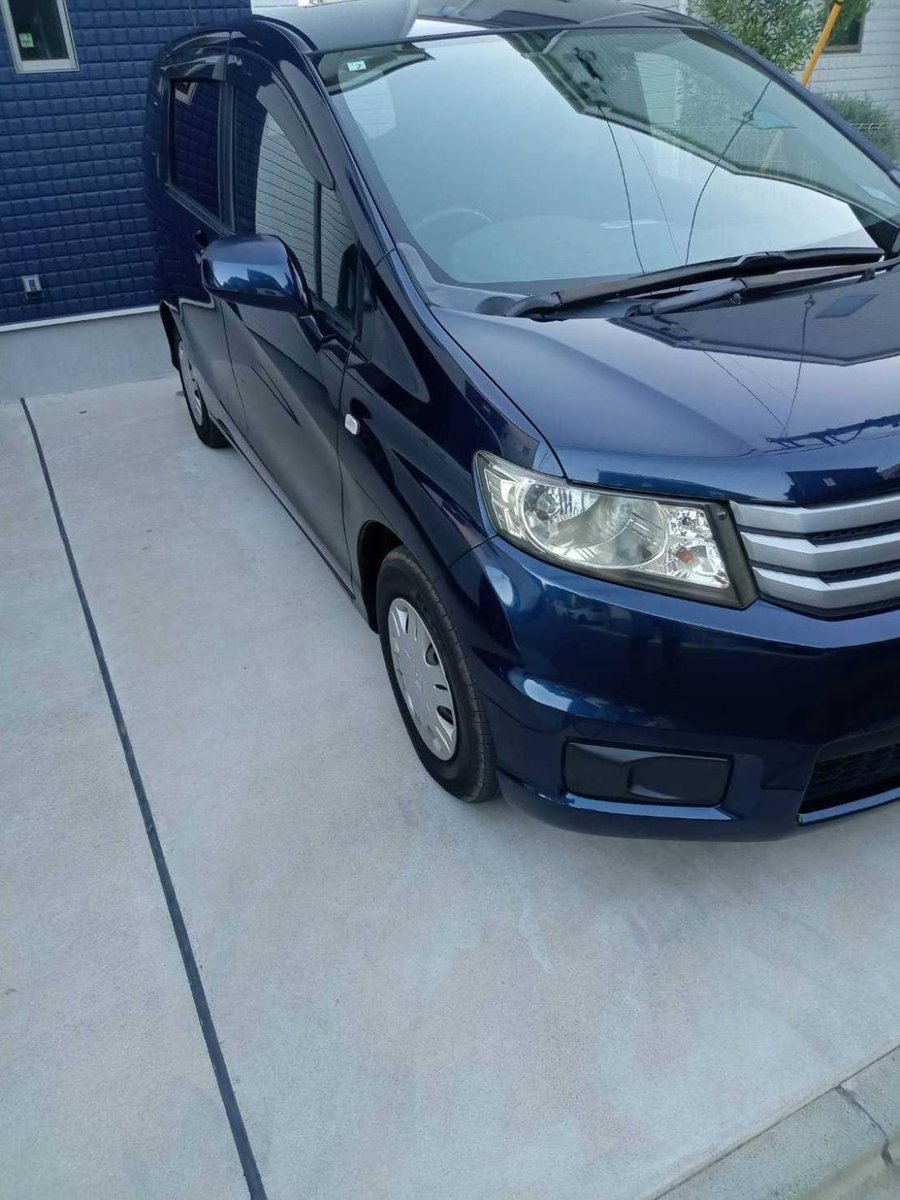 nagarasensha's tweet photo. こんばんは！
本日はながら洗車の洗車コンシェルジュラインよりお便りいただいたぱも様のお写真をご紹介させて頂きます！

中古車で購入されたとのことですが、新車かと勘違いしてしまう程の爆艶で素敵な仕上がりです✨

義理のご両親のお車を施工されたとのこと、素敵な親孝行ですね😊

プラズマコーティングαは、耐久性と防汚性に特化した商品なので、艶には特化していないのですが、
DEEPBASEの艶ブーストで、ツヤがヤバいです🔥

素敵なお写真をありがとうございます！

【コメント】
義理の両親の中古で購入したクルマをキレイにしてあげたいなと思いまして。
ながら洗車さんの商品で施工してみました。

ながら洗車さんやチリンさんの動画を観て、かなり勉強しましたが、時間が限られていたので満足できる仕上がりではありませんでした。
しかし、ご両親が中古買ったのに新車みたいだと喜んでくれたので、良かったです。

とにかくディープベースがヤバいですね（・∀・）ﾆﾔﾆﾔ

【使用溶剤】
ディグリーシングシャンプー
アイアンデリート＆パッド
ディープベース
プラズマコーティングα

【施工内容】
ディグリーシングシャンプーにて脱脂。

アイアンデリート＆パッドにて鉄粉除去。

もう一度脱脂。

ポリッシャーにてディープベース施工。

プラズマコーティングαを乾式施工。

------------------ 
【洗車のお悩み解決します！】 
洗車でわからないことがあれば 
LINEまで！ 
質問お待ちしております！ 

ながら洗車の 
洗車コンシェルジュLINEは 
プロフィールのリンクから！ 

各SNSで洗車のノウハウや新商品情報などを 
発信中！ぜひ見に来てください！

#洗車 
#ながら洗車 #ながら洗車のお勉強タイム 
#楽しく継続　 
#洗車好き #洗車好きな人と繋がりたい 
#detailing #detailingcars #carwash 
#洗車日和 #洗車道具 
#車