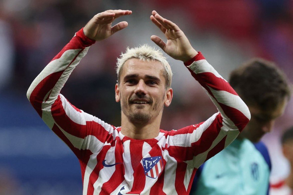 Comunicado_Ofic's tweet photo. Antoine Griezmann nunca se dejó tentar por propuestas ni planteamientos este verano. Los clubes saudíes quisieron pujar ofreciendo un salario enorme pero ni siquiera fue un tema para Griezmann 🔴⚪️🔒 #Atléti

No hay negociaciones tampoco con el PSG ya que Antoine nunca se ha planteado dejar el Atlético.