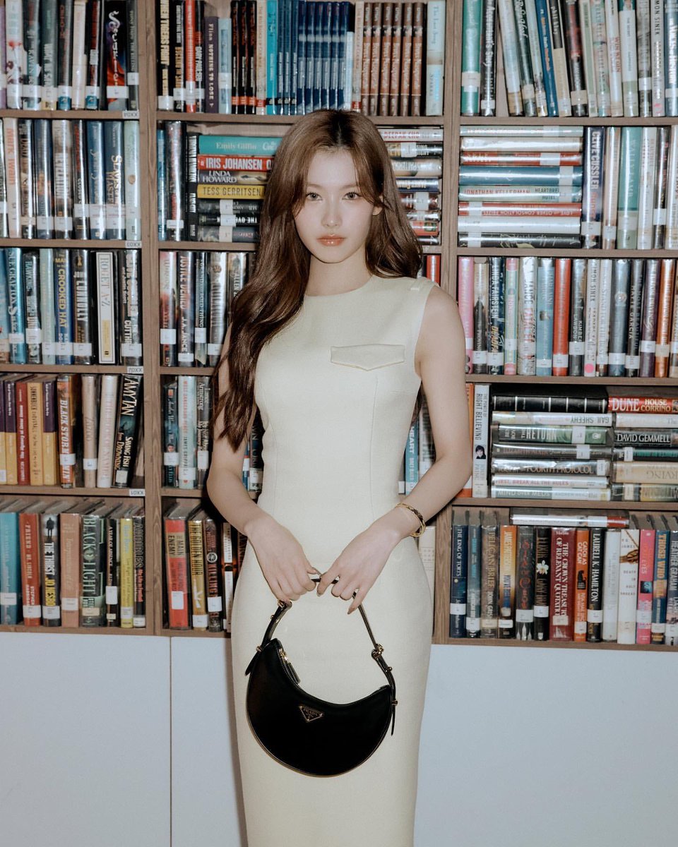 SANABESTGlRL's tweet photo. Prada ambassador SANA https://t.co/ejiHx77tbq