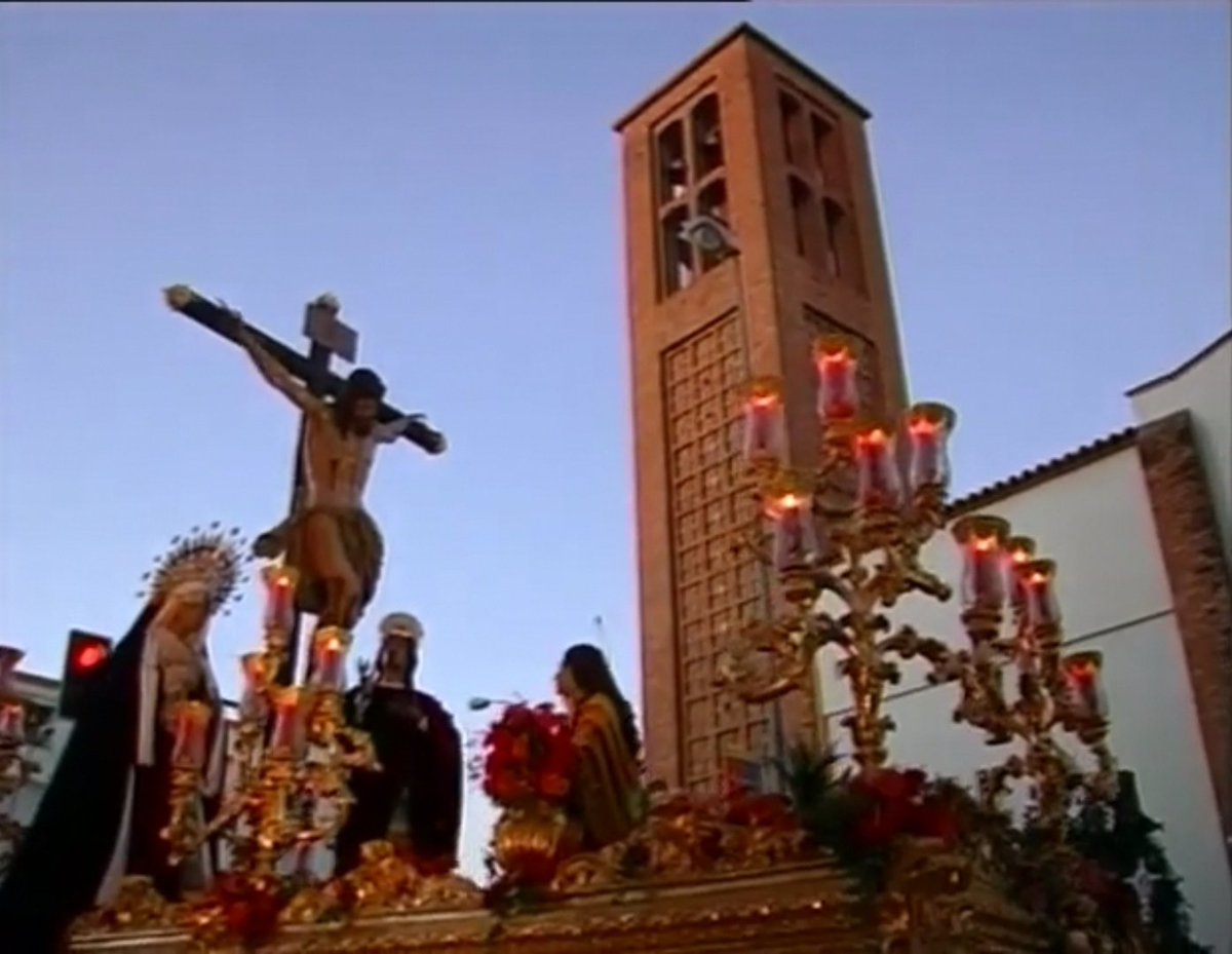 Hdad_Trinidad's tweet photo. 🔴🧵🔵 #EFEMÉRIDES I Hoy 7 de septiembre se cumplen quince años de la procesión extraordinaria del Santísimo Cristo de las Cinco Llagas y Nuestra Señora de la Esperanza Coronada con motivo de la celebración del quinto centenario de nuestra hermandad.

A las 11:45 horas,... (1/9) https://t.co/zjDWoOgk54
