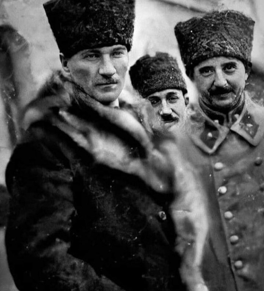 Mustafa Kemal Paşa ve Mustafa İsmet… Başkomutan, Batı Cephesi Komutanı… Selam Olsun… #Atatürk #İsmetinönü #tarihinkıskandığılider