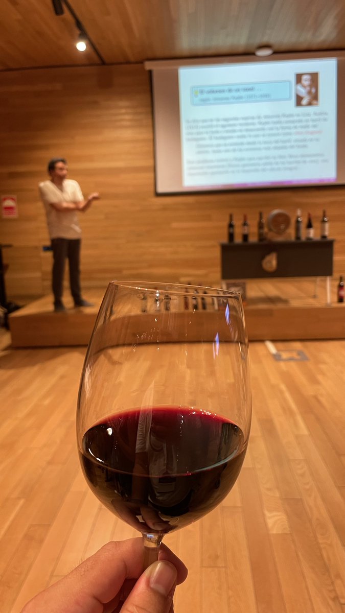 Una charla sobre matemáticas y una copa de vino (o más de una 😅) ¿mucho pedir para los congresos?

<a href="/xxviseiem/">XXVISEIEM</a> #XxviSeiem #Seiem