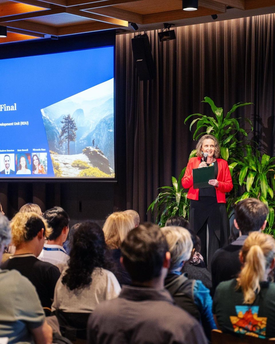 @SamThakur95 @UniMelb @unimelbRDU @MicrobeMik Finally, warmest thanks to the @unimelbRDU for inviting me to MC today’s #3MT Grand Final. What an honour and a heap of fun 🤩🤩