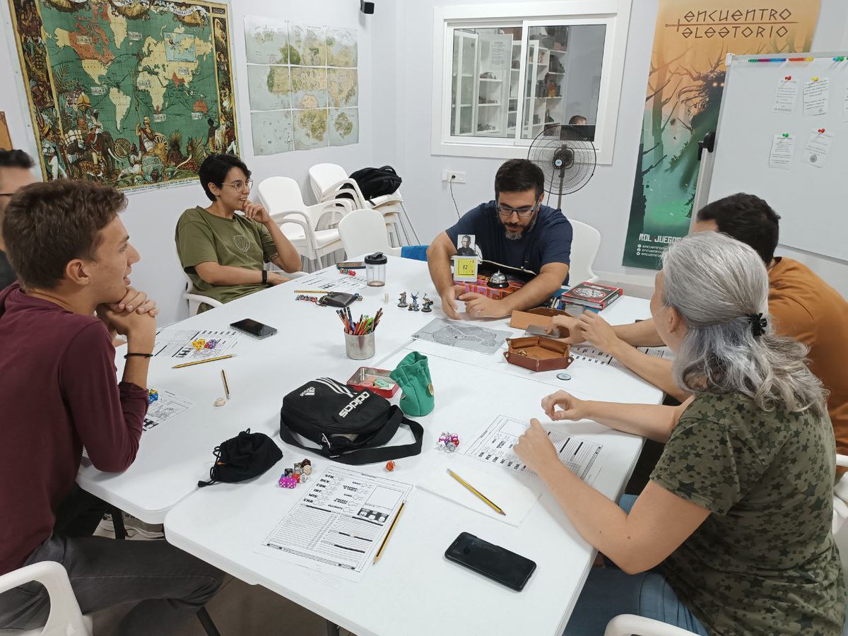 encuentromurcia's tweet photo. "El Octavo Color", nuestra campaña para Index Card RPG, el juego de rol de @Modiphius 

#encuentroaleatorio #murcia #rol #juegosderol #rpg #roleplaying #roleplayinggame #roldemesa #icrpg https://t.co/TKMS8ozLm0