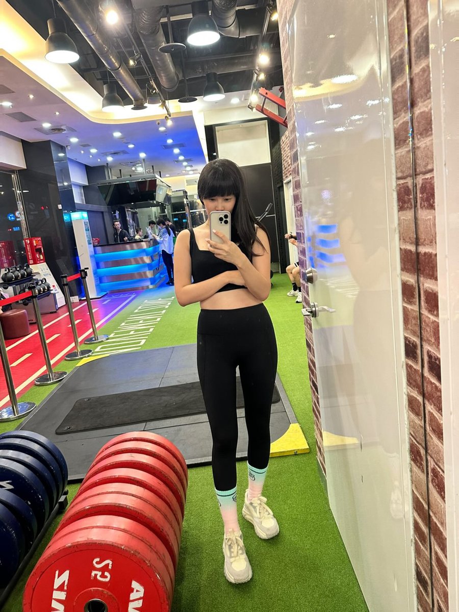 腹肌跟背肌是不是搭飛機到南極洲了✈️，還沒來😐