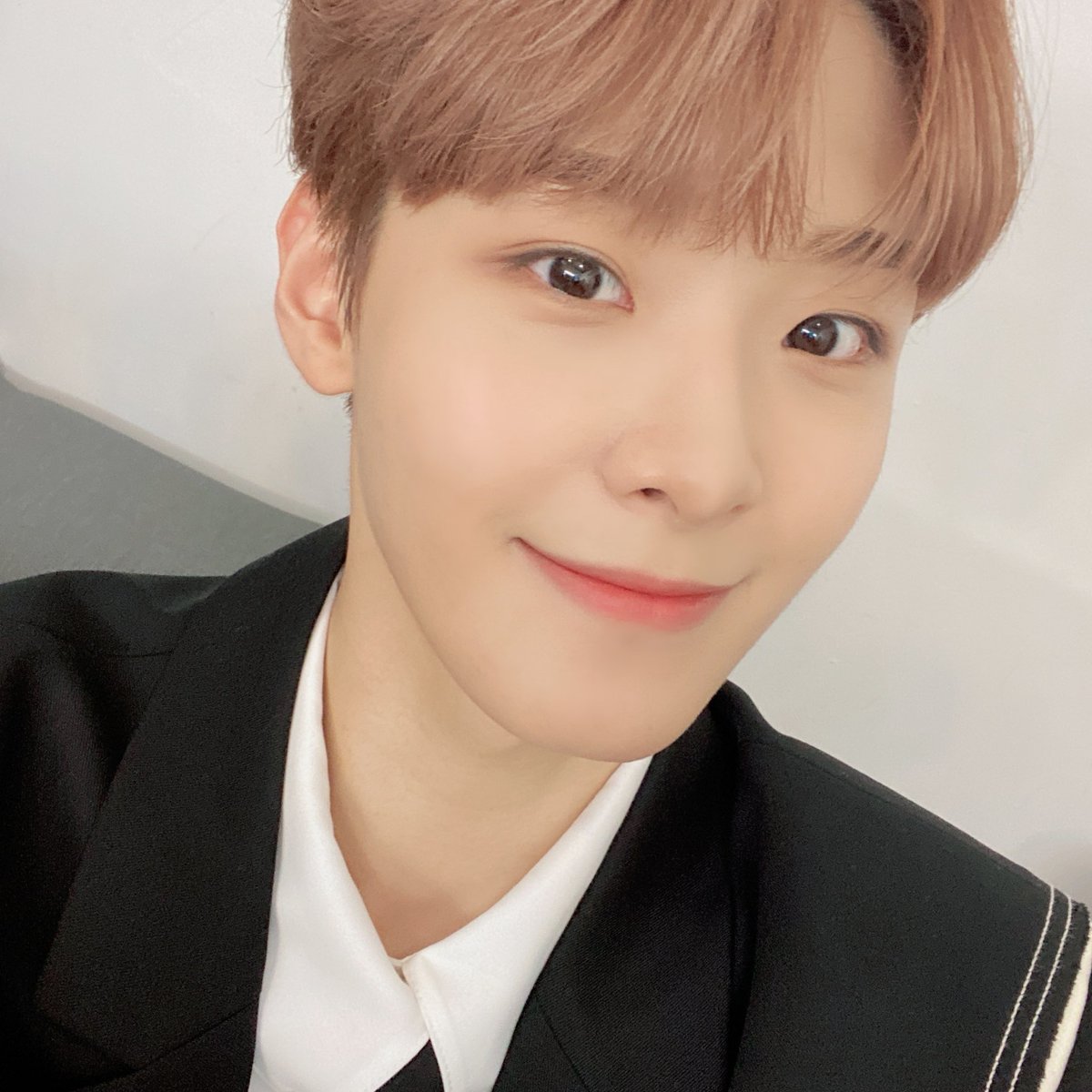 uiw6uns0's tweet photo. 안녕하세요 오성민입니다
웨이크원과 계약을 종료하고 새로운 시작을 알리게 되었습니다

4년간 함께했던 웨이크원에서 많은 경험을 하고, 팬분들을 만나며 좋은 추억들을 쌓았습니다

가족같이 저를 챙겨주셨던 웨이크원 엔터테인먼트 정말 감사합니다! https://t.co/sxUbmkgqox