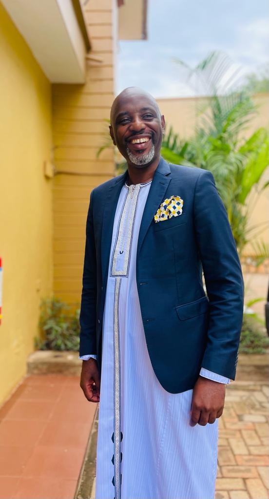 JosephMuvawala's tweet photo. #Agakagwawo
Okuva mu'Bwakyabazinga bwa Busoga, mbatuusaaku amawulire nti tujakuba n'okulangirira o'kwendawulo ku ssaawa ikumi (4:00pm) nga tusinzira e Bugembe ku kitebe ky'Obwakyabazinga.

I bring to you Historical News from Obwa'Kyabazinga bwa'Busoga @4pm from Bugembe. https://t.co/icJUNmeGyj