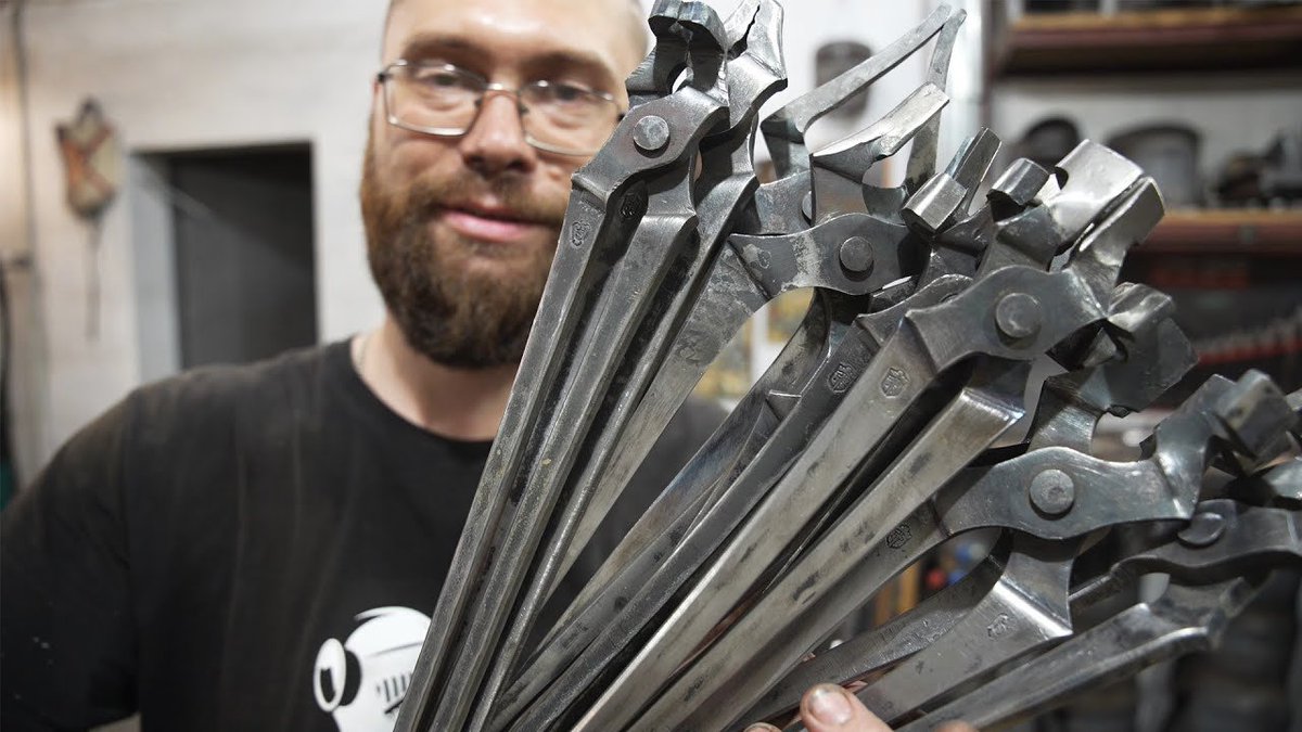 artArmor's tweet photo. I made a ton of blacksmith tongs! Easy, quick, beautiful!

https://t.co/3yKmQZw2av https://t.co/n9HwHmtcnw
