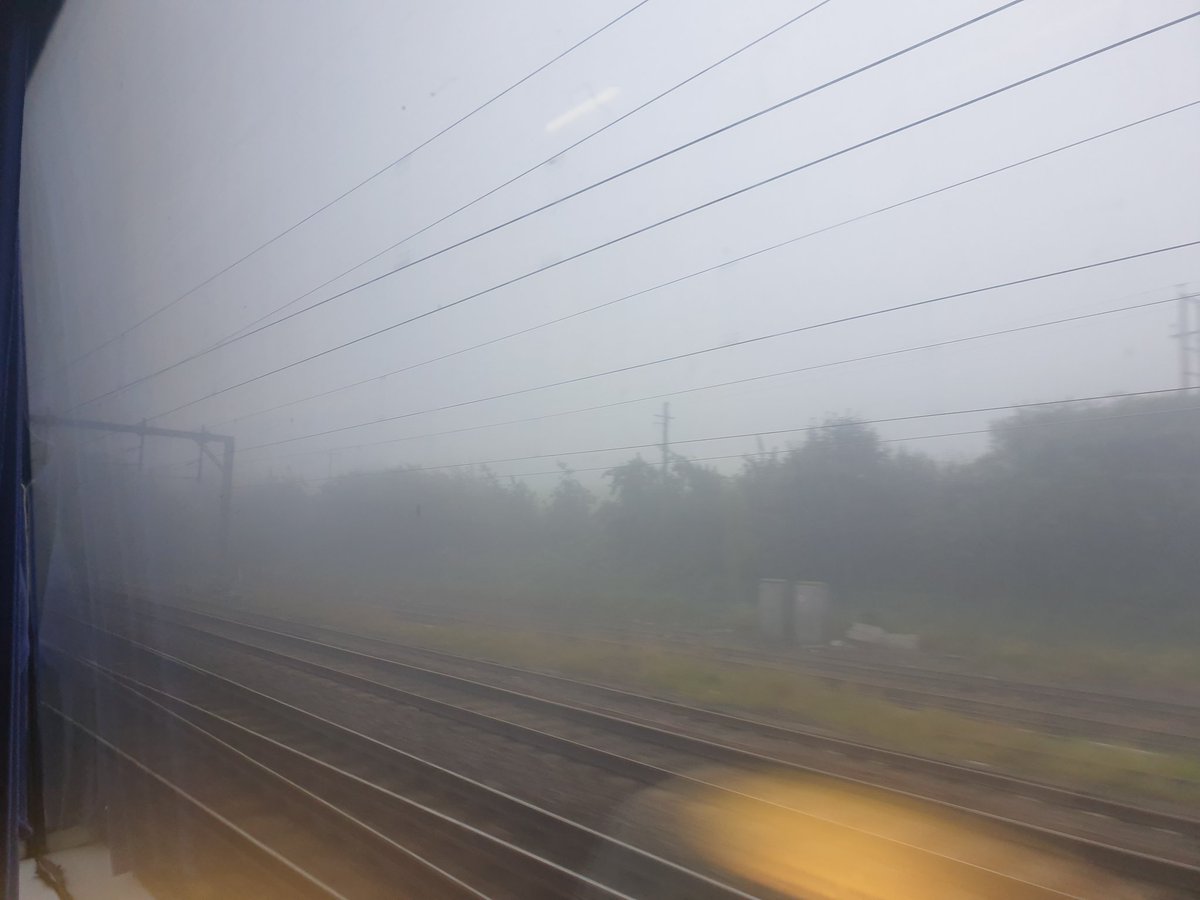 mellon102's tweet photo. En route to #Stirling and blessed with this beautiful misty morning view 🚂🤪
#girlonatrain
#C170 https://t.co/CXjIC7esGX