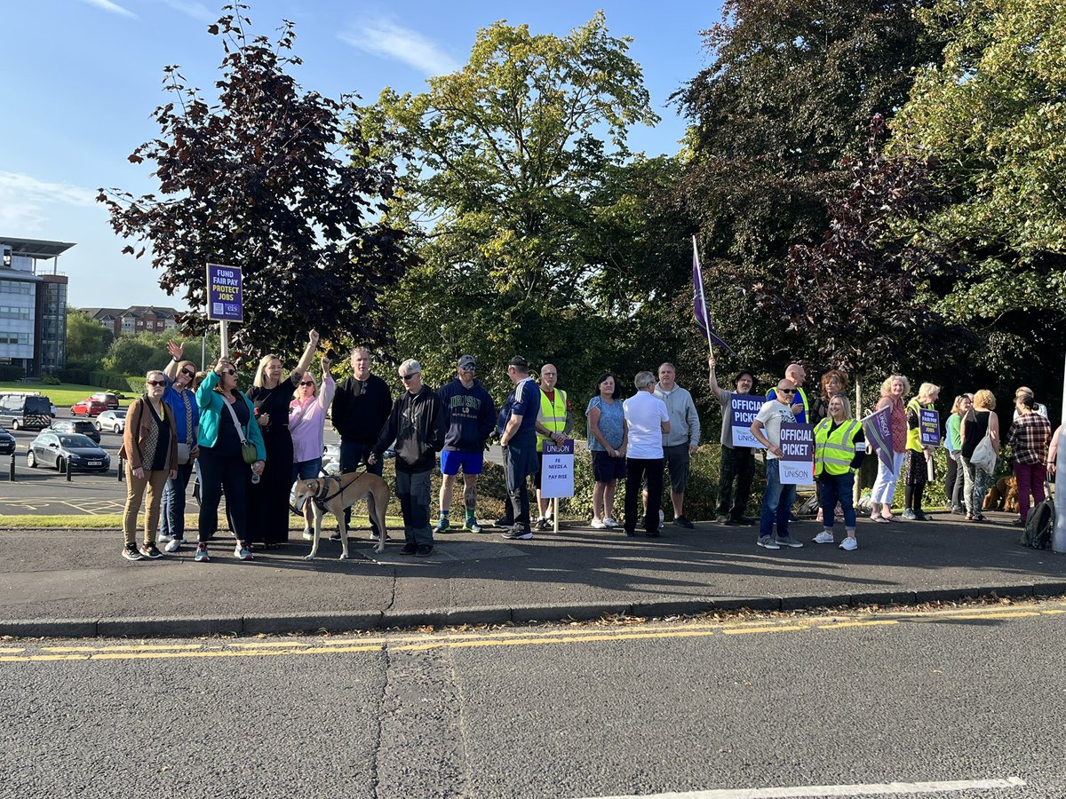 Ayrshire college Ayr campus out to support the national strike over fair pay and no job cuts #Solidarity #union