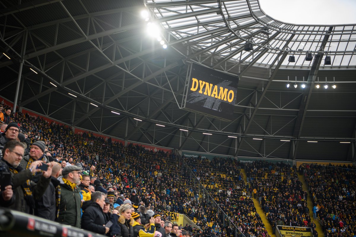 DynamoDresden's tweet photo. Zweimal Derby, zweimal Flutlicht, zweimal @RHStadion: Am Mittwoch, dem 13. September, beginnt der Mitgliedervorverkauf für die Heimspiele gegen den FC Erzgebirge und den Halleschen FC. Am Donnerstag gehen Resttickets in den freien Verkauf. 🎫👉 https://t.co/UzwuSCMLwM #sgd1953 https://t.co/keLYagojMf