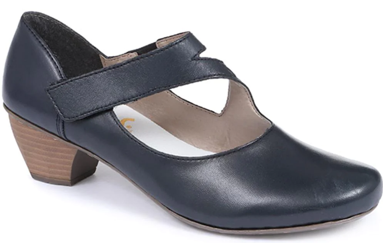 SteLee53's tweet photo. @MsGHist Rieker shoes/boots are so comfortable and last well - deffo recommend! ❤️ https://t.co/qYqewRYcFv