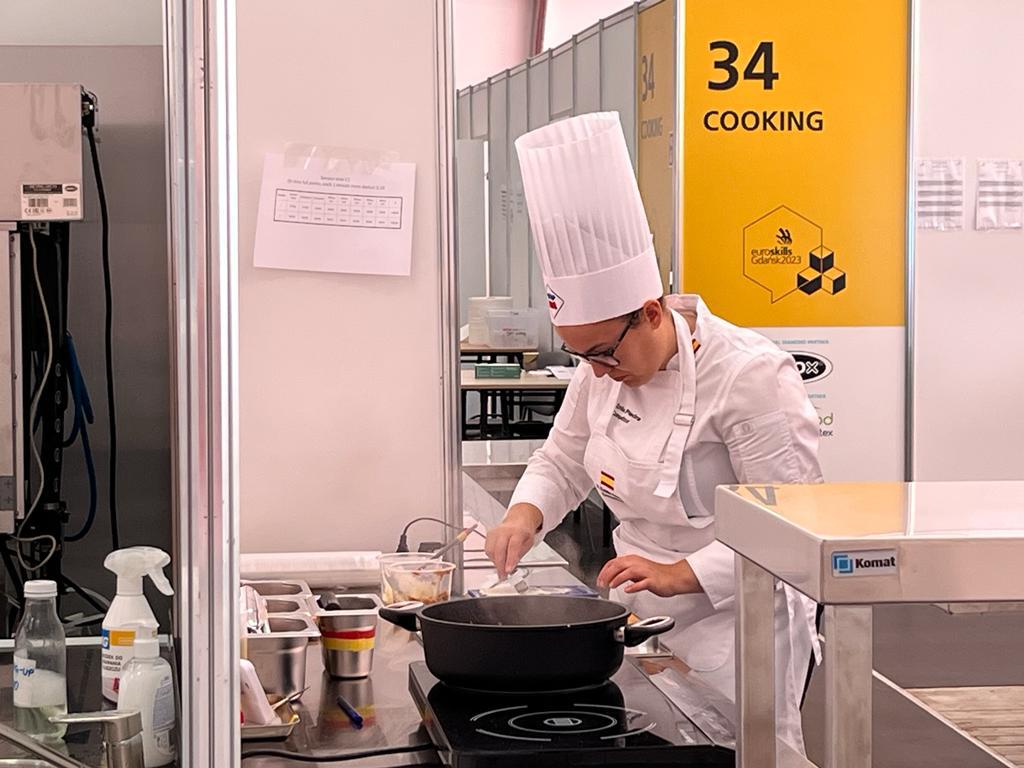Segundo día de competición <a href="/ESGdansk2023/">EuroSkills Gdańsk 2023</a>. 
Nuestros ganadores y ganadoras de #Spainskills22 siguen compitiendo en el campeonato europeo de Formación Profesional que se celebra esta semana en Polonia.