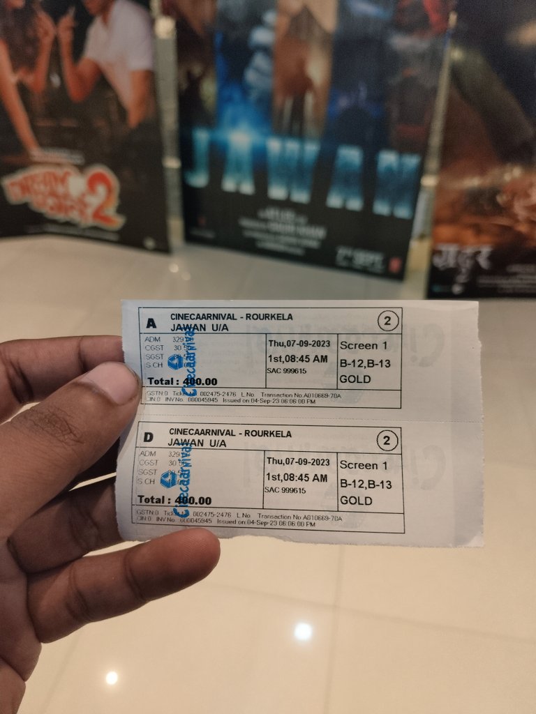 hunkneil1's tweet photo. Done watching jawan🥳
Full of Mass masala... engage with his story... beautifully presentation by @Atlee_dir  4.5⭐/5
#Jawan #JawanFirstDayFirstShow #ShahRukhKhan𓃵 #AtleeKumar #JawanReviews #TrendingNow #rourkela #Odisha #MovieReview #today https://t.co/fLmZDYr4se