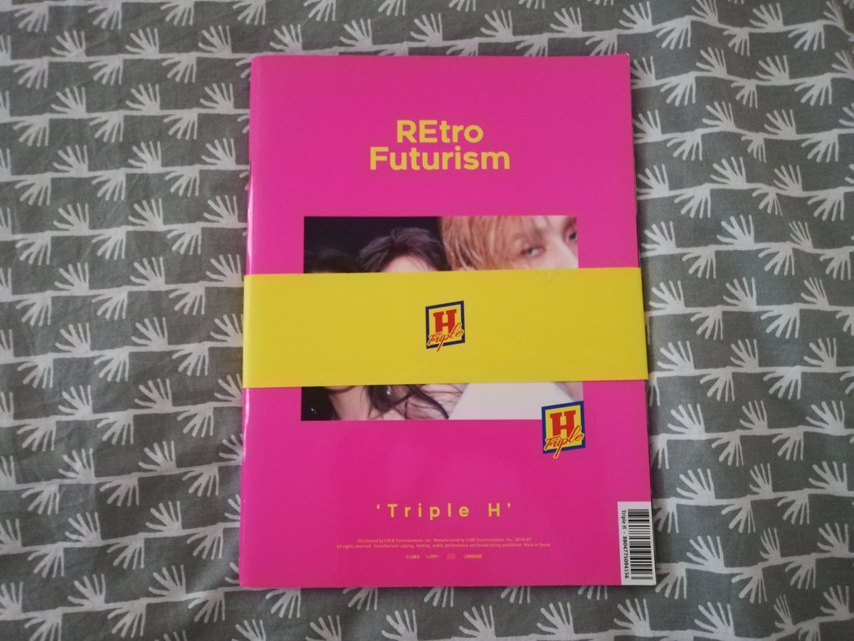 leafofk's tweet photo. ☁️ WTS ☁️
Triple H - REtro Futurism album
• without inclusions
• minor damage on the yellow strip and album corners
• E'Dawn cd
90€ (without shipping)
.
.
#tripleh #triplehsale #triplehphotocard #hwuna #hwunasale #dawn #edawn #dawnsale #dawnsale #kpop #kpopsale https://t.co/CgztLqUwpA
