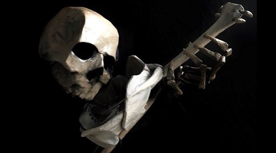 ** Free performance for CCCU students and staff ** Death and the Carpenter | Thurs 28 Sept | 19.30 | Anselm Studio. A short play from Parrot Theatre, followed by Q&A with the production team. Book now: bit.ly/3ErFbHo @CCCUStudents @Cbn1Sa @writing_at_CCCU