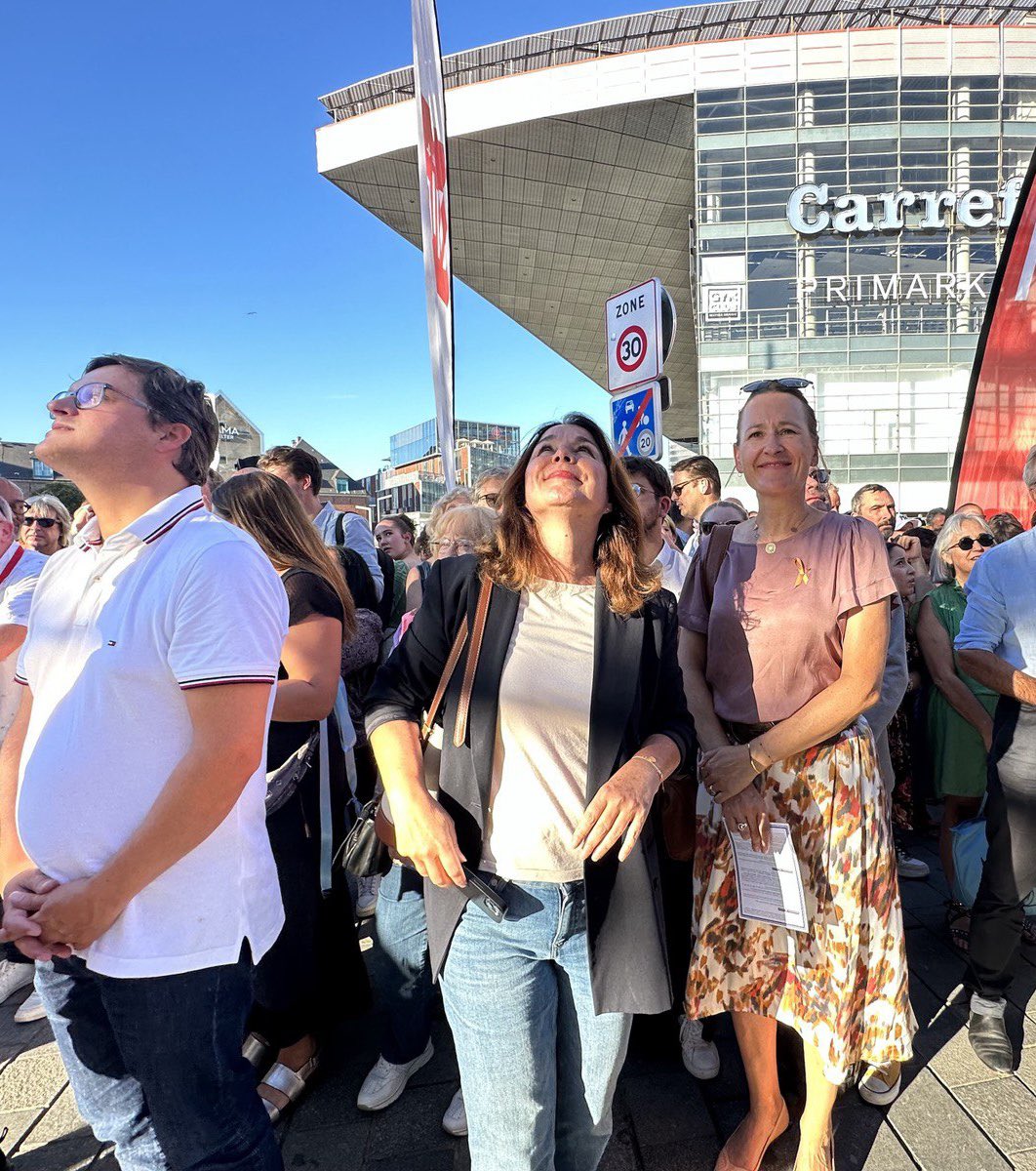 duhamel_vanessa's tweet image. Inauguration et dévoilement ce soir de l’œuvre « Welcome to the station » sur azulejos de l’artiste #Jonone  dans le cadre de #Lille , ville d’art et d’artistes. 
Je ne juge ni l’œuvre ni l’artiste qu’on ne présente plus. Merci en revanche au rédacteur anonyme de la présentation