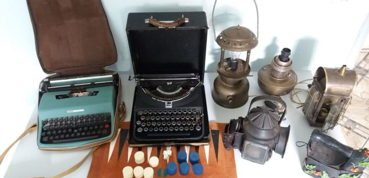 UtopoLibre's tweet photo. 👋 ¡Hola a todos! Soy un profesor de historia y hoy quiero compartir 10 consejos para utilizar fuentes históricas que los alumnos pueden encontrar en sus propias casas. ¡Hagamos historia juntos! 🏠📜 #HistoriaPráctica #FuentesHistóricas https://t.co/YrBpDTNtB2