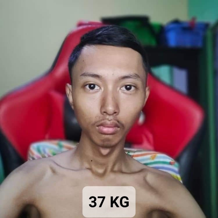 Ghozali_Ghozalu's tweet photo. Kinda still look a like skinny, but at least already made a progress a little bit 🤏

My next bulking target 🎯
55/60 KG 

Note : right now i already stop taking daliy selfie, this one I took only for check progression https://t.co/M6juiGnlpA