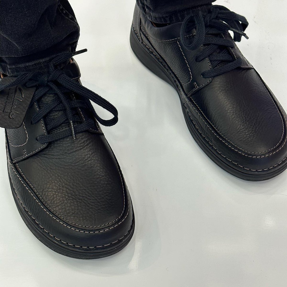 bigtalluk's tweet image. Clarks men’s shoes are in store and on-line in wide fit. These pics show the Nature 5 Lo Ext Wide H Fit  in black and in brown. Uk sizes 10-12. Made from premium leather-Active Air™ cushioning makes every step super comfy, too. bigandtallmenswear.co.uk/h1810-clarks-n… #widefit #mensfeet