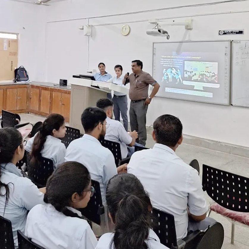 gdsc_bu's tweet photo. GDSC Info Session, Aug 2,'23, Smart Lab, ECE, IET Department | @RashiPorwal1, @gdsc_bu Lead and @Shivangisi93775, spotlighted GDSC's tech diversity and community goals. Dr.Zakir Ali sir @zakirali008(GDSC-BU Faculty Advisor)&amp;Er. Shashikhant Sir emphasized learning pathways#GDSCBU https://t.co/KQgTqUK1gk