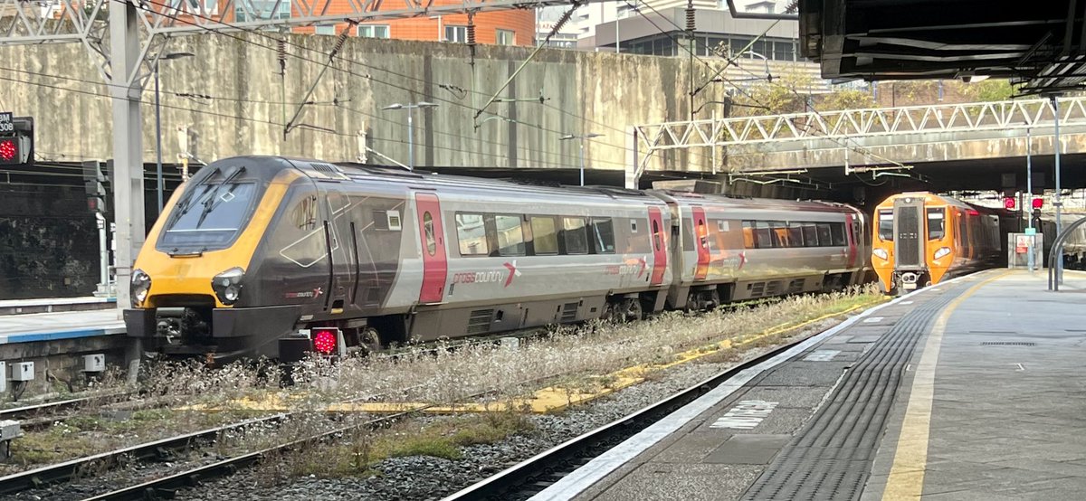 PlatformEdge1's tweet image. Morning all,

Here is 220008 heading to Manchester with 196110 arriving in heading back to Tyseley #Class196 #Class220