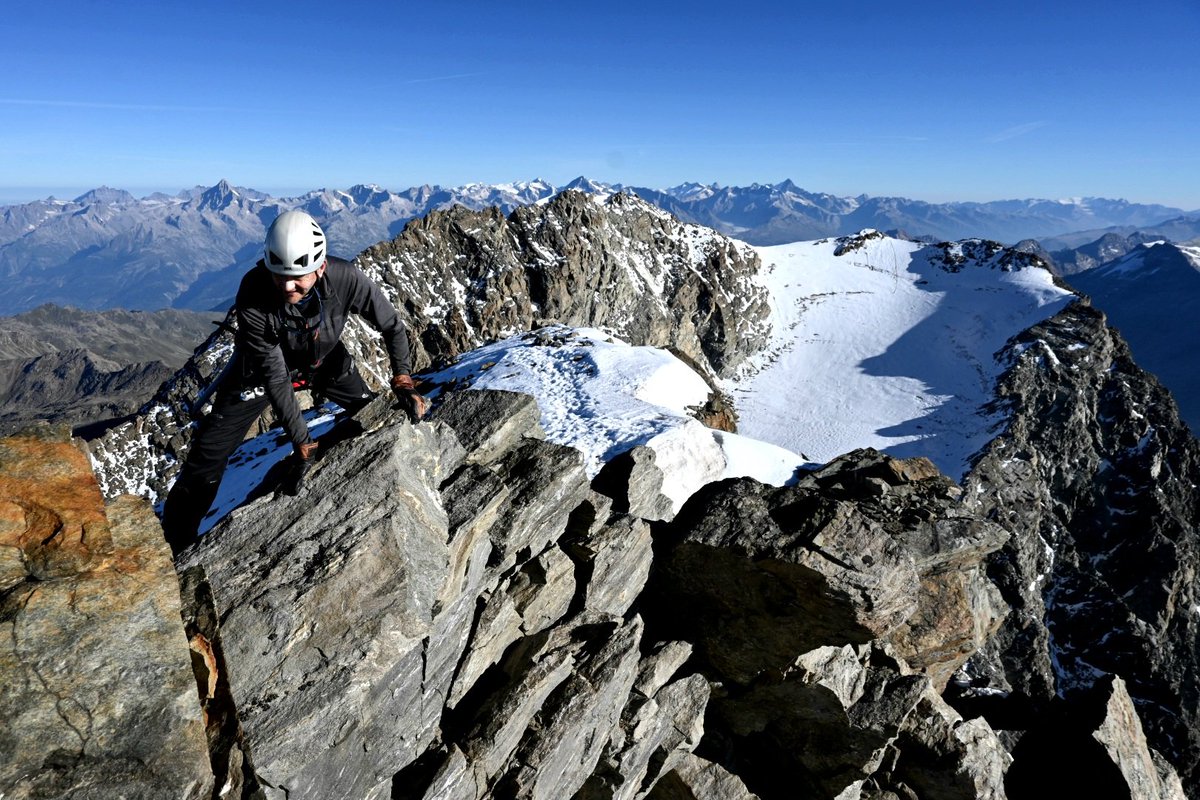 CalumMuskett's tweet photo. A lovely morning out with my dad yesterday on the Lagginhorn and an afternoon ride up to Mattmark with the "pocket guide" Jamie Holding https://t.co/RNjHkwwzEt
