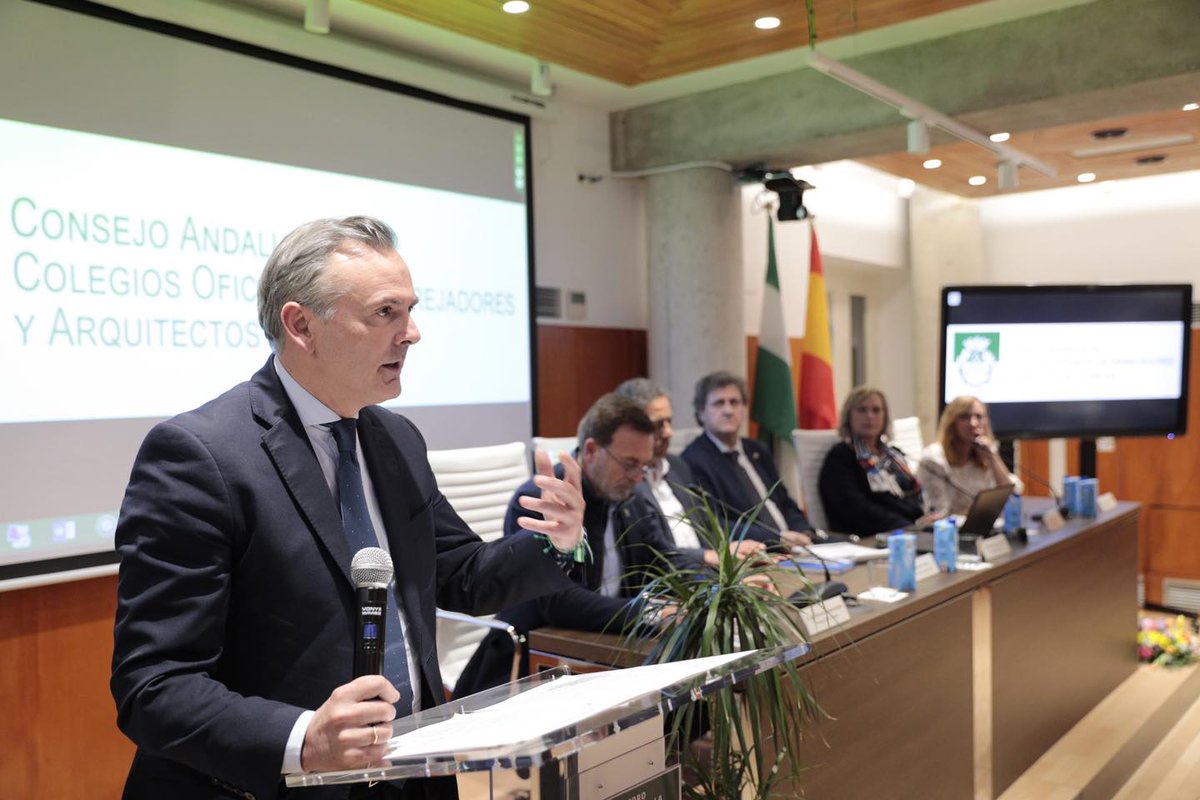 Finalizada la etapa de nuestro compañero, <a href="/jc_delpino/">Juan Carlos del Pino Leruite</a>, al frente de <a href="/avrandalucia/">Agencia de Vivienda y Rehabilitación de Andalucía</a>, desde el COAATGR queremos agradecerle su disposición y cercanía, no solo con nuestro colegio, sino con todos Colegios de la Arquitectura Técnica de Andalucía. ¡Un abrazo, compañero!