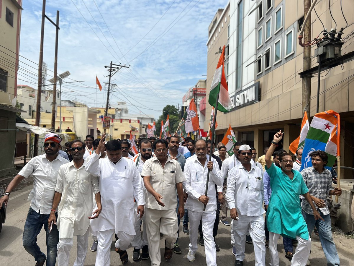 Rajneshmunna's tweet photo. #जुड़ेगा_भारत_जीतेगा_I.N.D.I.A
दिन चलेंगे रात चलेंगे राहुल जी के साथ चलेंगे 
भारत जोड़ो यात्रा की वर्षगाँठ की हार्दिक शुभकामनाएँ
#RahulGandhiVoiceOfIndia #UPCONGRESS #RahulGandhi #Congress #BharatJodoYatra https://t.co/4ht2hVWMOm