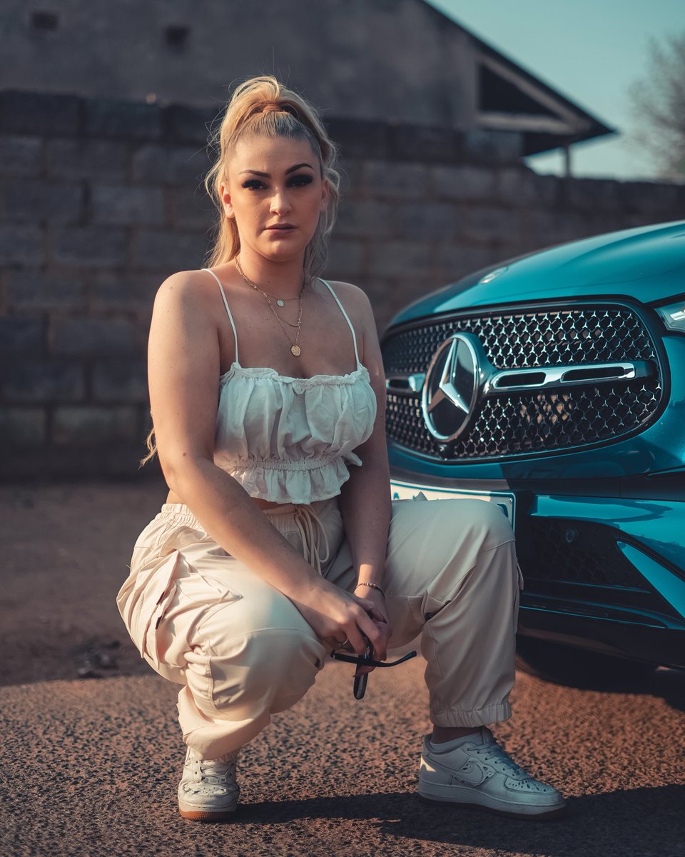 Hollyreymusic's tweet photo. Siri please play ‘pulling up’ by @MAJORLEAGUEDJZ ft Holly Rey https://t.co/pJN9qknTrO